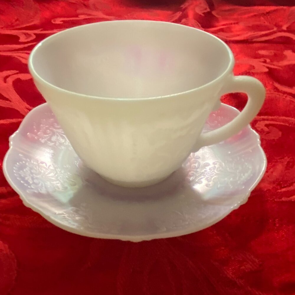 4 PIECE AMERICAN SWEETHEART VINTAGE DEPRESSION 2 CUPS AND 2 SAUCERS